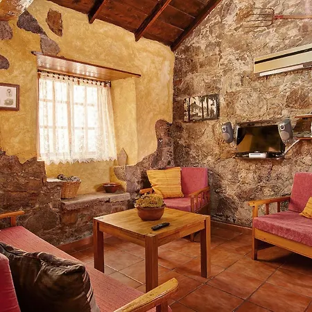 Charming In Palmas De Gran Canaria With Private Pool Деревянный коттедж